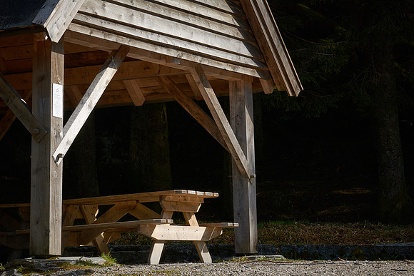 Picnic bench in Floyen